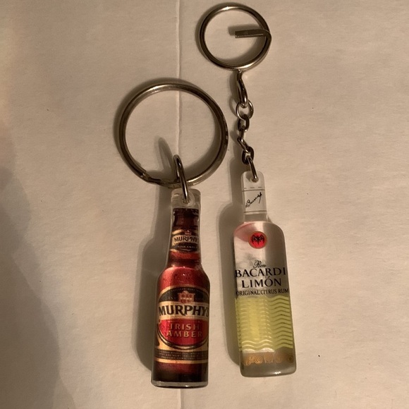 2 liquor keychains Bicardi Limon Murphys Irish amber - Picture 1 of 7